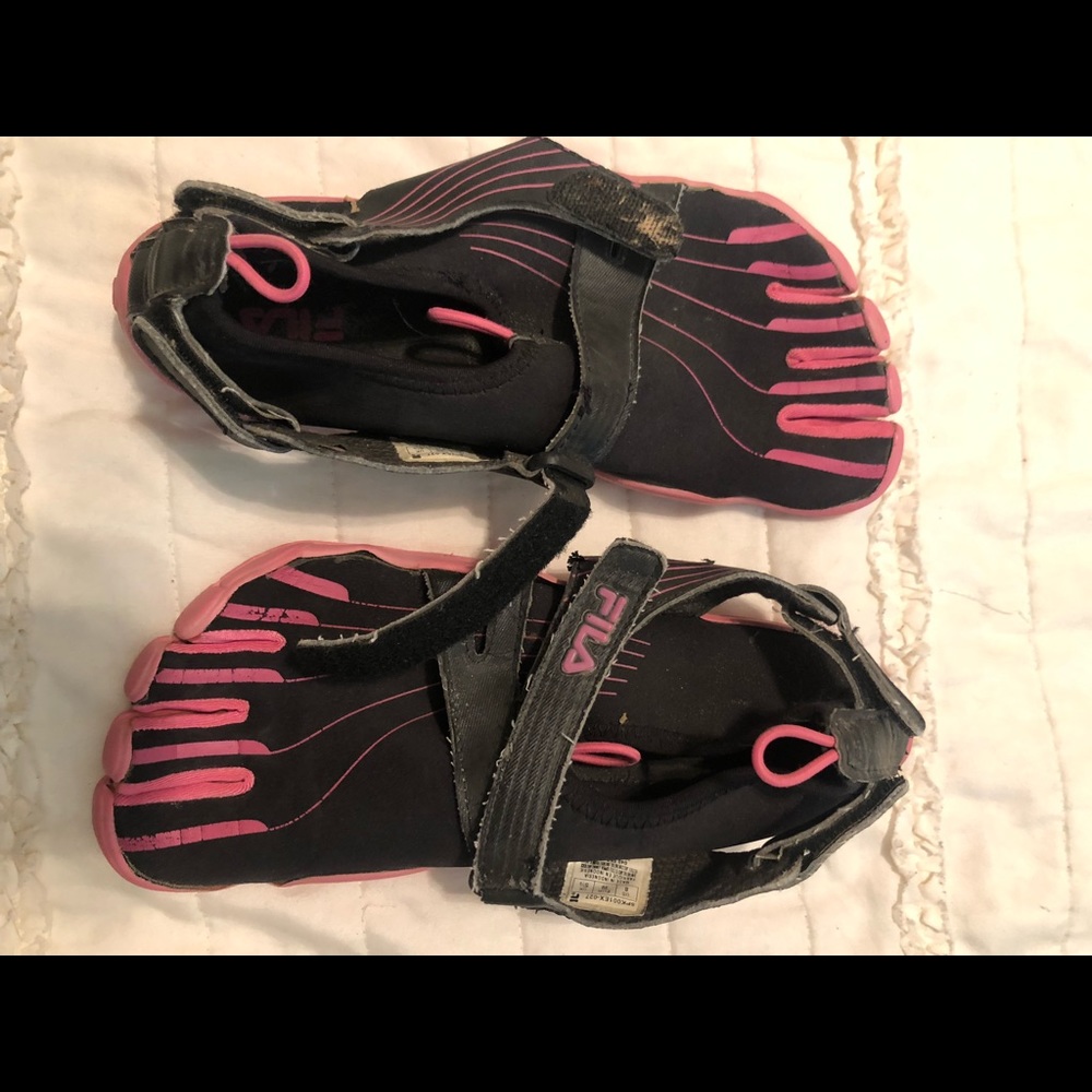 Fila 5 finger toe shoes